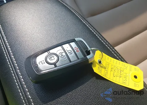 2022 Ford Escape Titanium z USA, uszkodzony, nr VIN 1FMCU9J93NUB50196